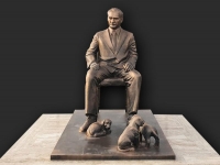 Atatürk Hayvan Sevgisi Fiber Heykeli